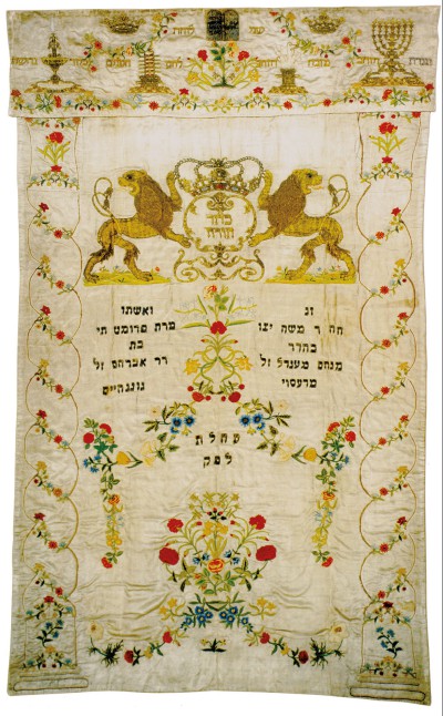 In 1775, Mr. and Mrs. Mendelssohn had a Torah curtain made from Fromet’s silk wedding dress. Torah curtain, 1774 – 1775, © Jüdisches Museum Berlin / photo: Hans-Joachim Bartsch.ora-Vorhang anfertigen. Tora-Vorhang, 1774 – 1775, © Jüdisches Museum Berlin / Foto: Hans-Joachim Bartsch